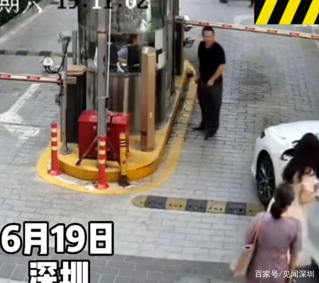 又是油門當(dāng)剎車，深圳女司機剛啟動就撞翻崗?fù)?，女保安員骨折受傷
